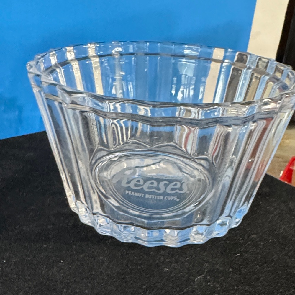 Hershey’s Reese’s Glass Candy Dish with Lid (and original box) - Picture 9 of 15